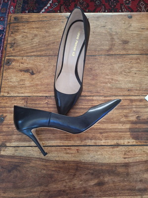 Fratelli Petridi black leather high heels size 40 like new