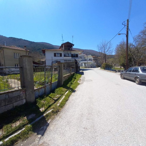 Land with old two-story house 500 sqm in Florina city
