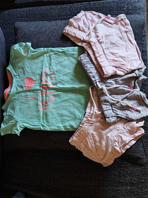 Baby clothing set used, 3 shorts and 1 t-shirt for 1.5-2 years old girl