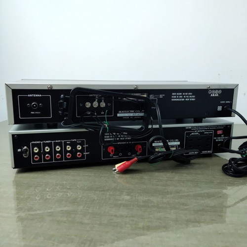 Akai AM-U110 & AT-K110 vintage Hi-Fi amplifier and radio set