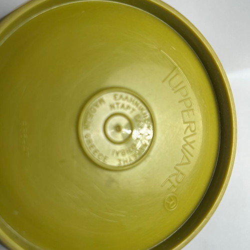 Tupperware food container with lid 650ml used