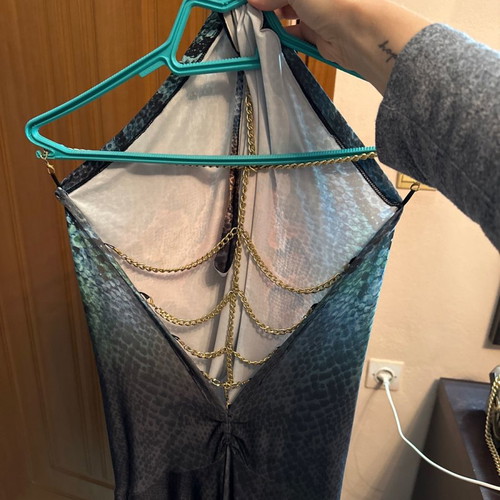 Evening dress used with chain jewelry on the back