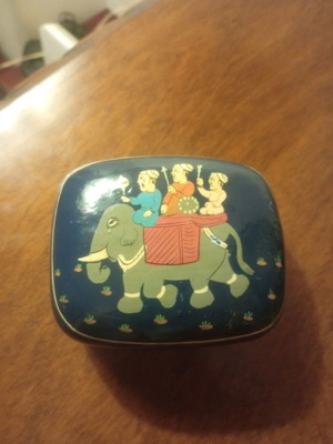 Vintage collectible handmade Mittal’s Darjeeling Tea box from Kashmir like new