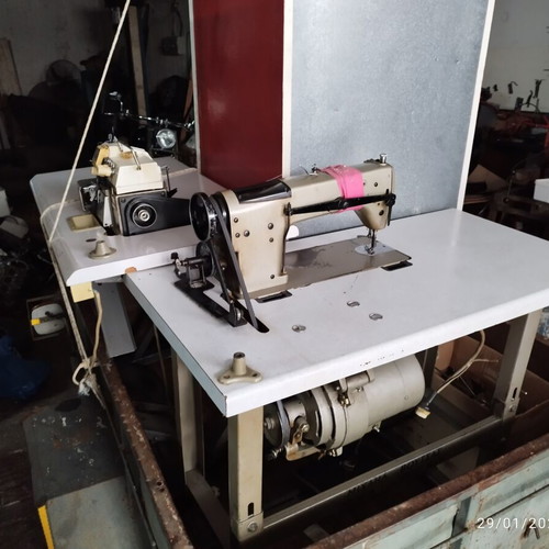Sewing machine and three-thread overlocker used, with tables