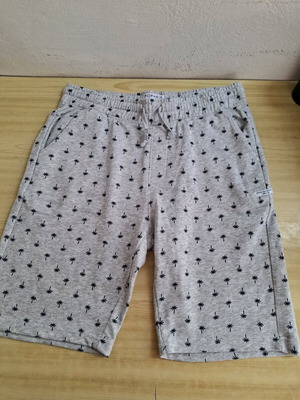Bermuda shorts like new, white with palm trees, size XXL