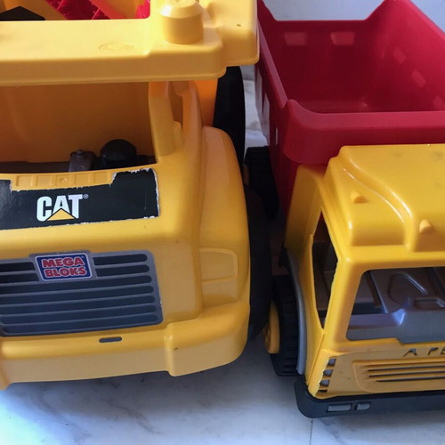 Mega Bloks CAT Large Dump Truck with Trailer and Building Blocks