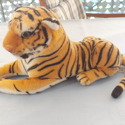 Plush tiger like new