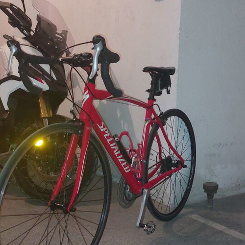 Specialized Allez Sport road bike like new, gloss red