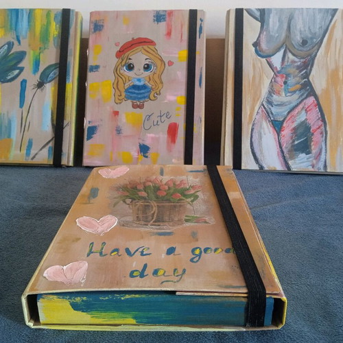 Folder for storing papers with acrylic paintings and varnish new