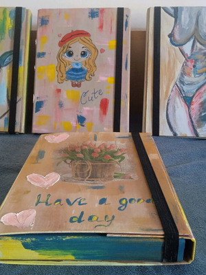 Folder for storing papers with acrylic paintings and varnish new