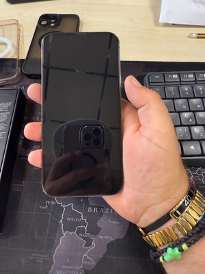 iPhone 13 Pro Max 256GB γραφίτης, σαν καινούργιο, με φορτιστή και θήκες