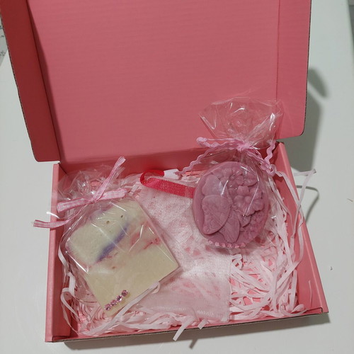 Gift set of 2 handmade soaps with bath pouch and natural ingredients