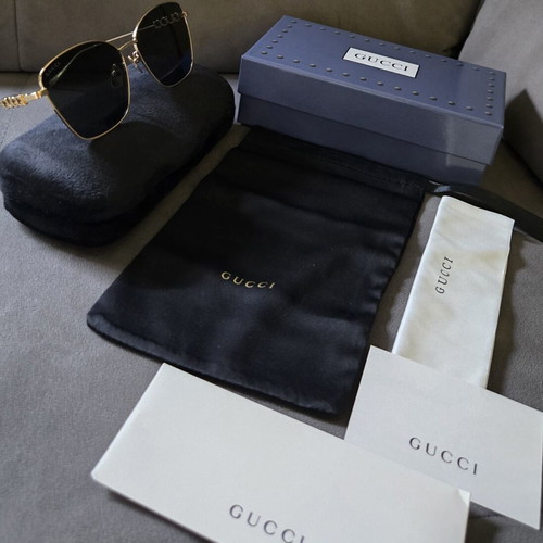 Gucci sunglasses like new, gold color