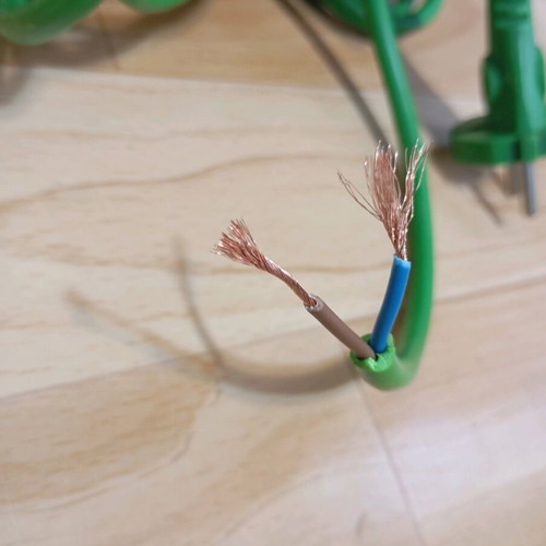 Electric wire 7 meters used with plug 2000 watt capacity