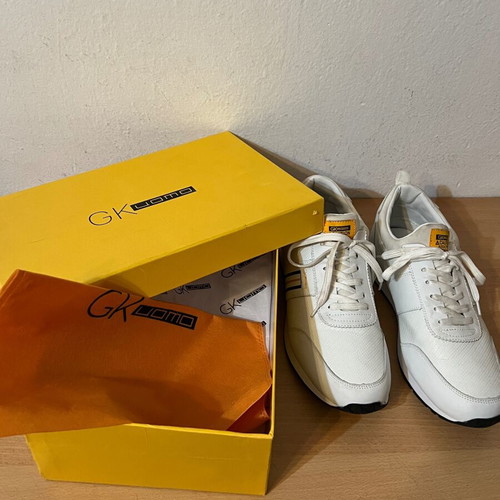 GK men's athletic shoes like new, size 44, white and yellow
