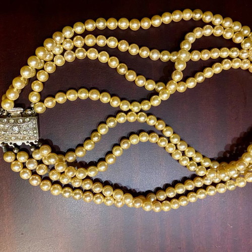 Short pearl necklace new, 4 strands with decorative clasp