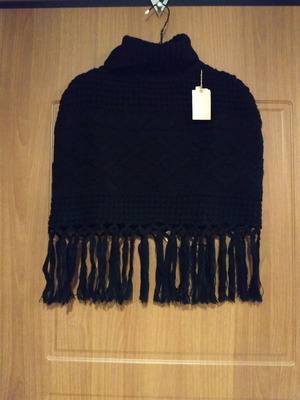 Bershka black knitted poncho new, one size with fringes and turtleneck