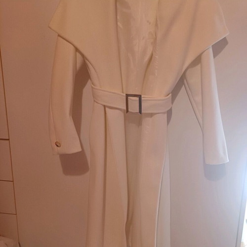 Cream coat new, one size, length 117 cm