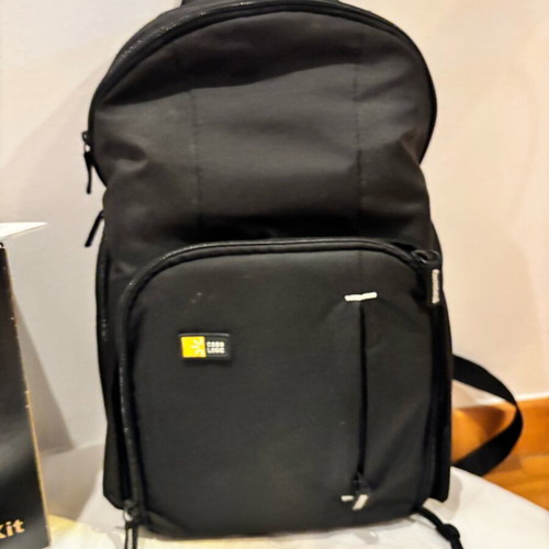 Nikon D3300 DSLR with AF-S DX NIKKOR 18-105mm VR lens like new