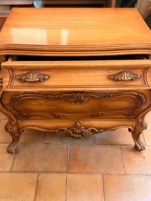 Vintage χειροποίητα κομοδίνα Louis XV γαλλικού επαρχιακού στυλ σετ 2 σαν καινούργια