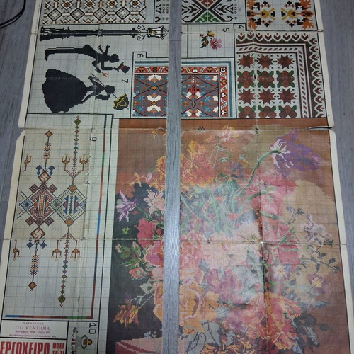 Embroidery pattern used from Ergoheiro Moda Spiti magazine 1969