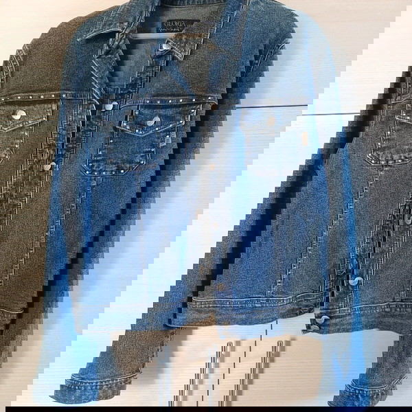 Denim τζάκετ γυναικείο της εταιρείας Gloria.