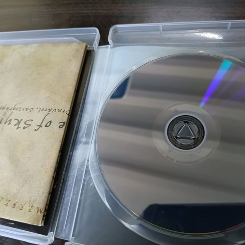 Skyrim PlayStation 3 game like new with case, booklet and map