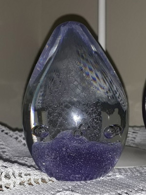 Alexandrite glass paperweight used, 578 g weight, 10 cm height