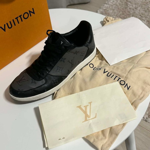 Louis Vuitton sneakers used, size 41