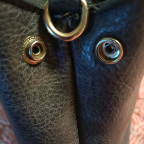 Women's shoulder bag used, grey with zipper and clips