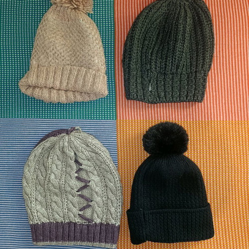 Women's winter hats used, pack of 4, one size multicolor