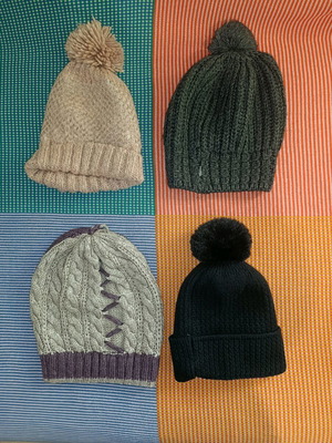 Women's winter hats used, pack of 4, one size multicolor