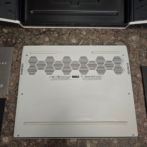 Dell Alienware x14 laptop Full HD, Intel Core i7, 16GB RAM, 512GB SSD