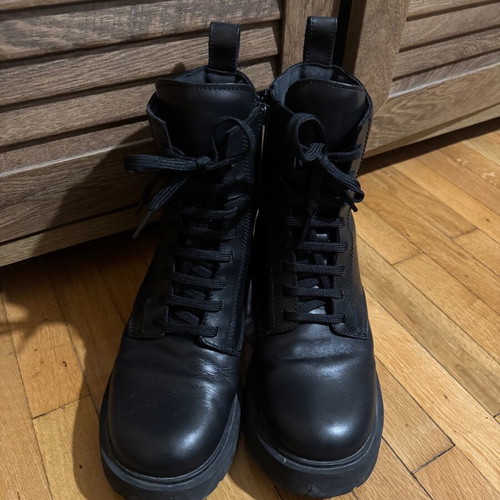 Camper leather ankle boots with zipper, like new, size 40, black