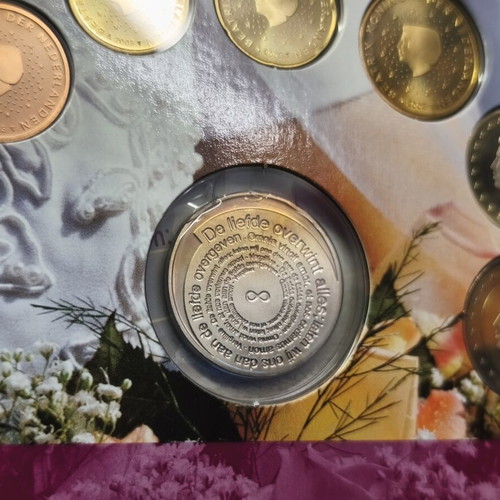 Official Dutch 2003 Wedding Euro Coin Set with Medal, new