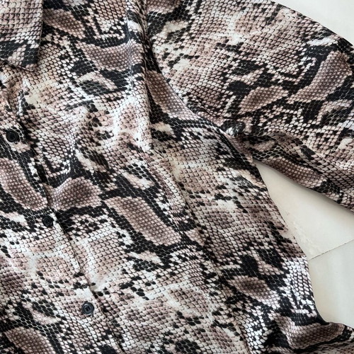 I saw it first shirt with snake print like new, size XL
