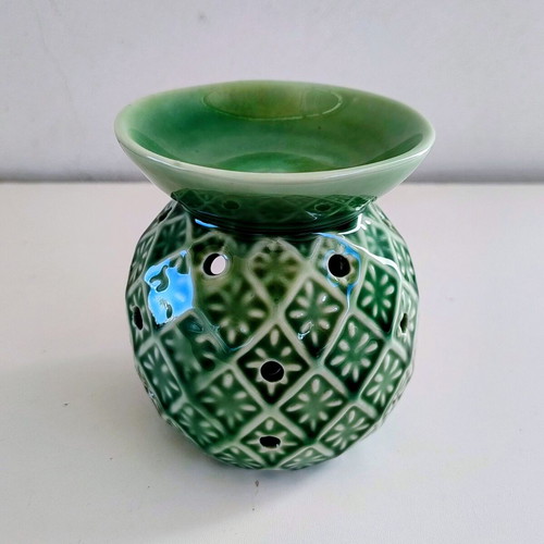 Green ceramic pineapple-shaped aroma diffuser, 8cm