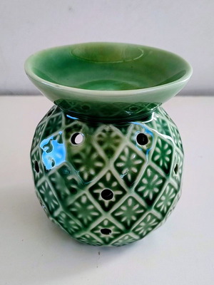 Green ceramic pineapple-shaped aroma diffuser, 8cm