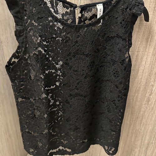 T-shirts size mall medium in excellent condition, one transparent