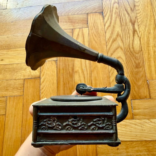 Vintage metal gramophone miniature used, bronze finish