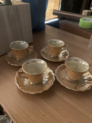 Vintage cup set used, 4 cups with saucers plus 2 extra cups