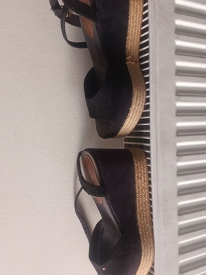 Tommy Hilfiger women's platform sandals size 38 used, black