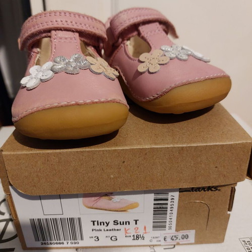 Baby shoes for girl size 18.5 like new with soft sole
