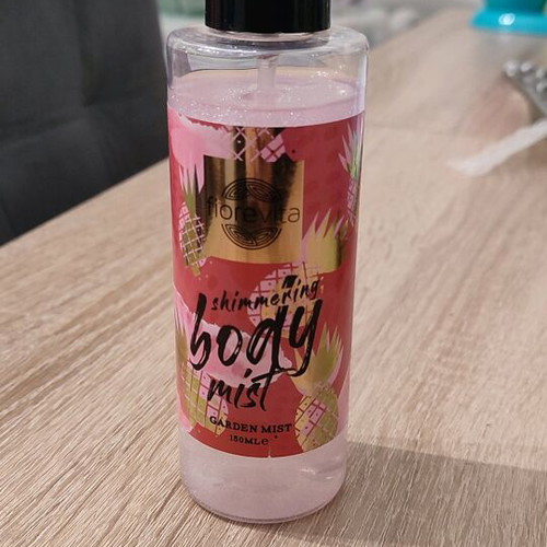 Body mist fruity used with subtle shimmer