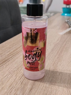 Body mist fruity used with subtle shimmer