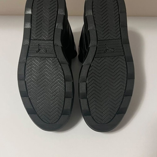 Puma women's athletic shoes like new, size 40.5, black