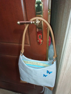 Τσάντα ώμου καινούργια μέγεθος 30x30 με 4 θήκες