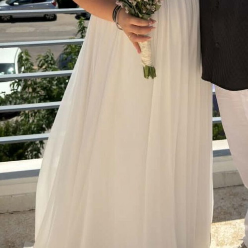 White long wedding dress like new, strapless with tulle