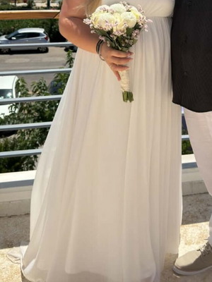 White long wedding dress like new, strapless with tulle