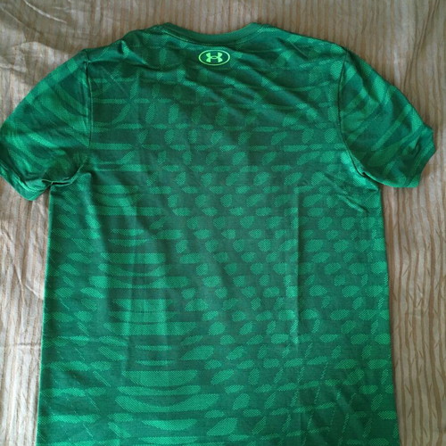 Under Armour Seamless Ripple Short-Sleeve T-Shirt Men size M like new, green